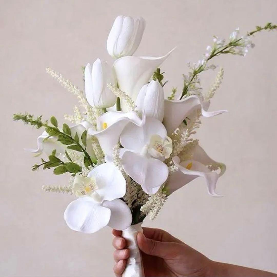 造花 ブーケ 白いチューリップとランの花束【ブートニア付き】