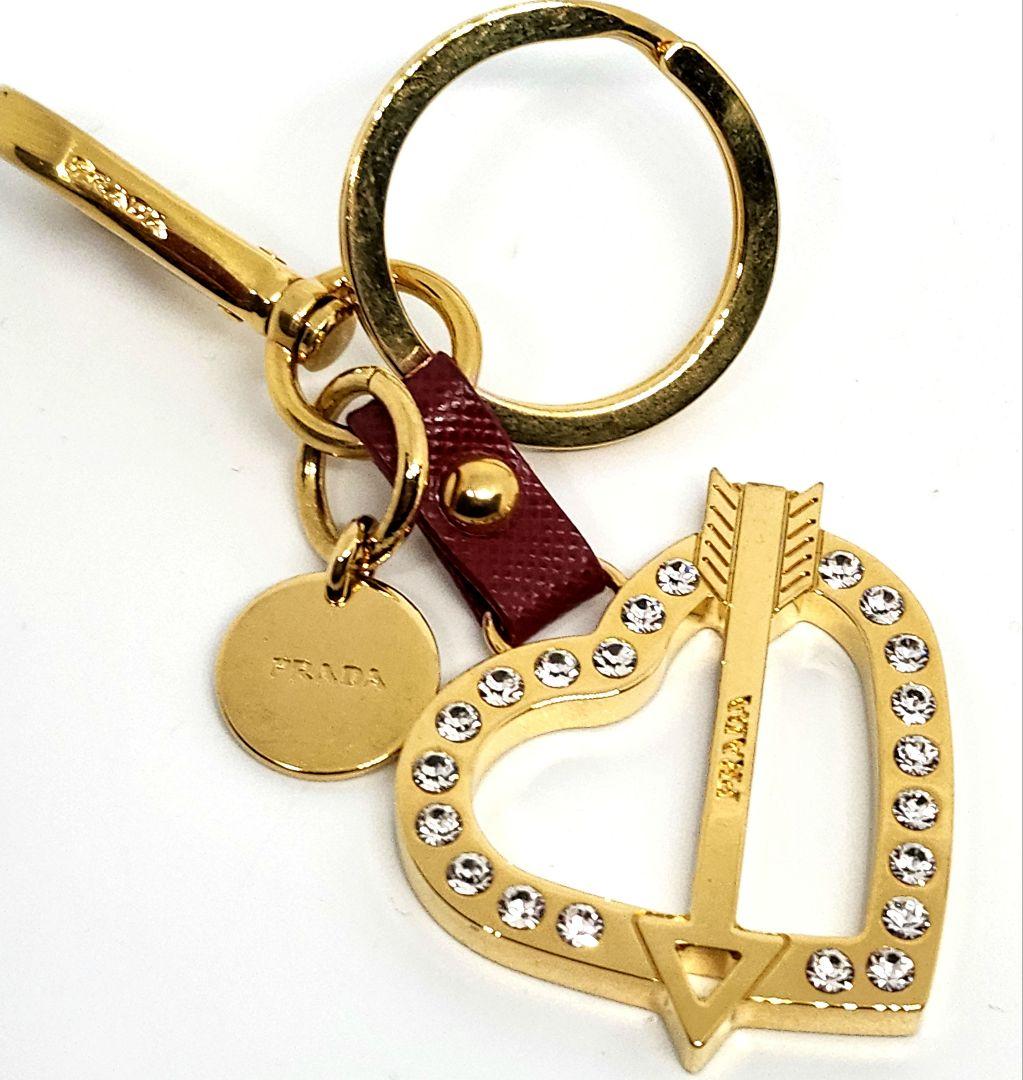 美品 PRADA プラダ ゴールド ストーン ハート矢 クリスタル キーホルダー