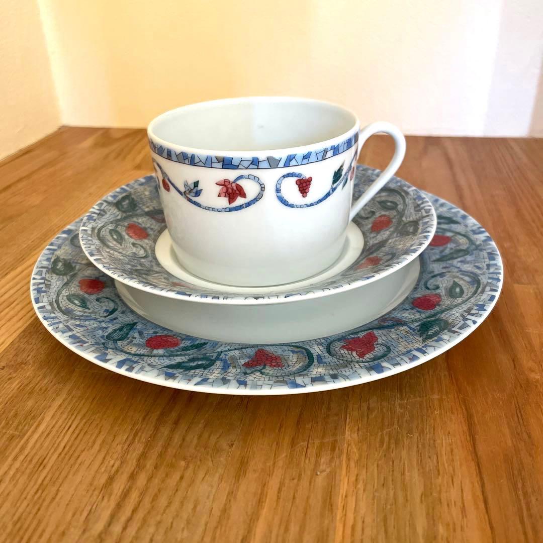ティーカップ&ソーサーとケーキ皿セット