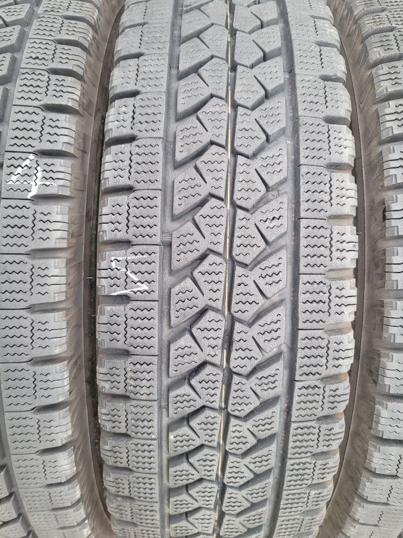 205/70R17.5 115/113L BLIZZAK W979バリ山