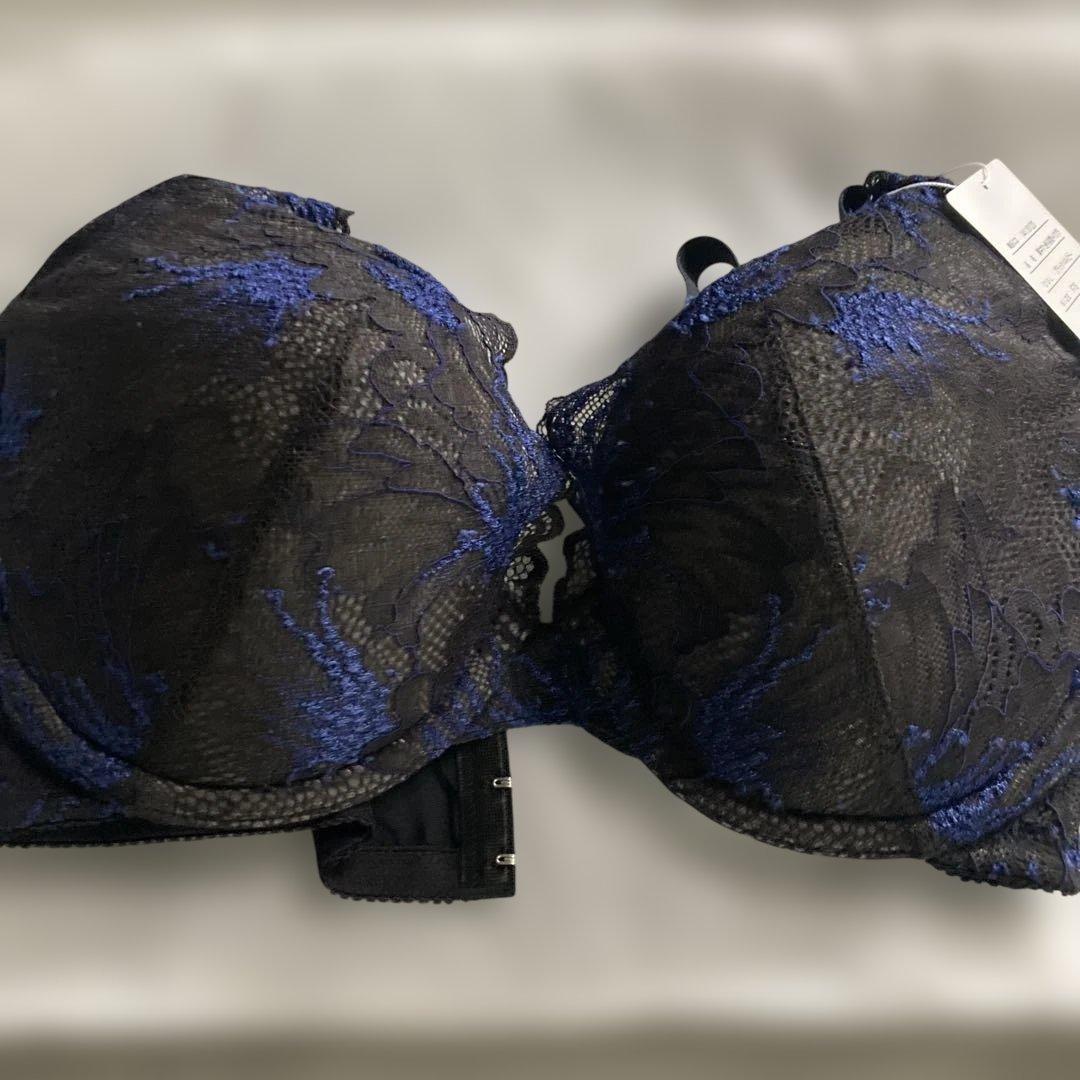 マルコ　 新品未使用品 背中すっきり谷間メイクブラ ブラック✖️ネイビー　 F75