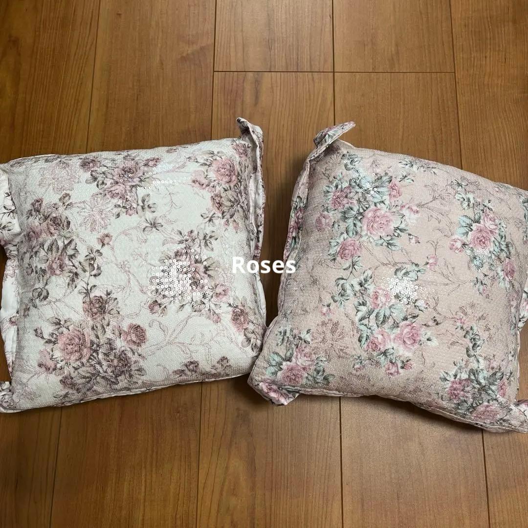 レストローズ　クッション　レーシーローズ柄　スパンコール装飾　2個