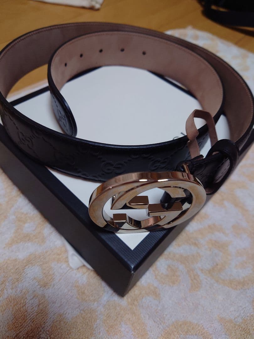 GUCCI ブラックレザーベルト 100/40