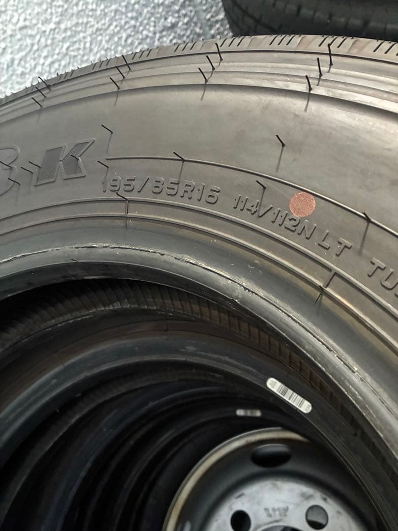 195/85R16 タイヤ 114/112N LT2025年製　　①