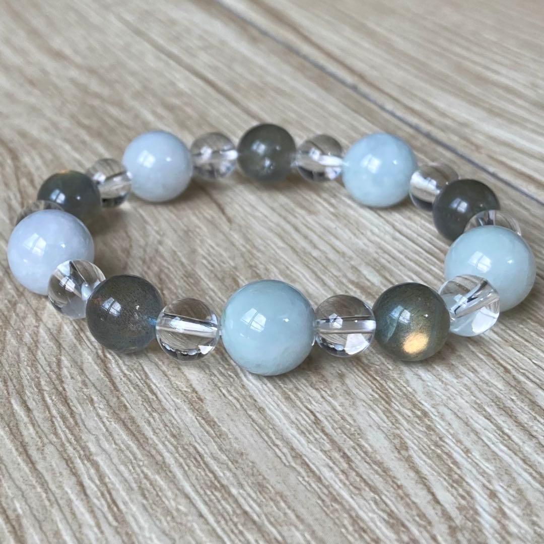 神秘の輝きと魔法の石でエネルギーバランスを整える・ パワーストーンブレスレット