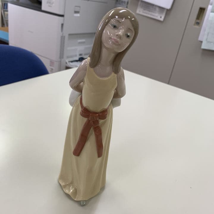 リヤドロ　5006 お気づかいなく　若草色の少女