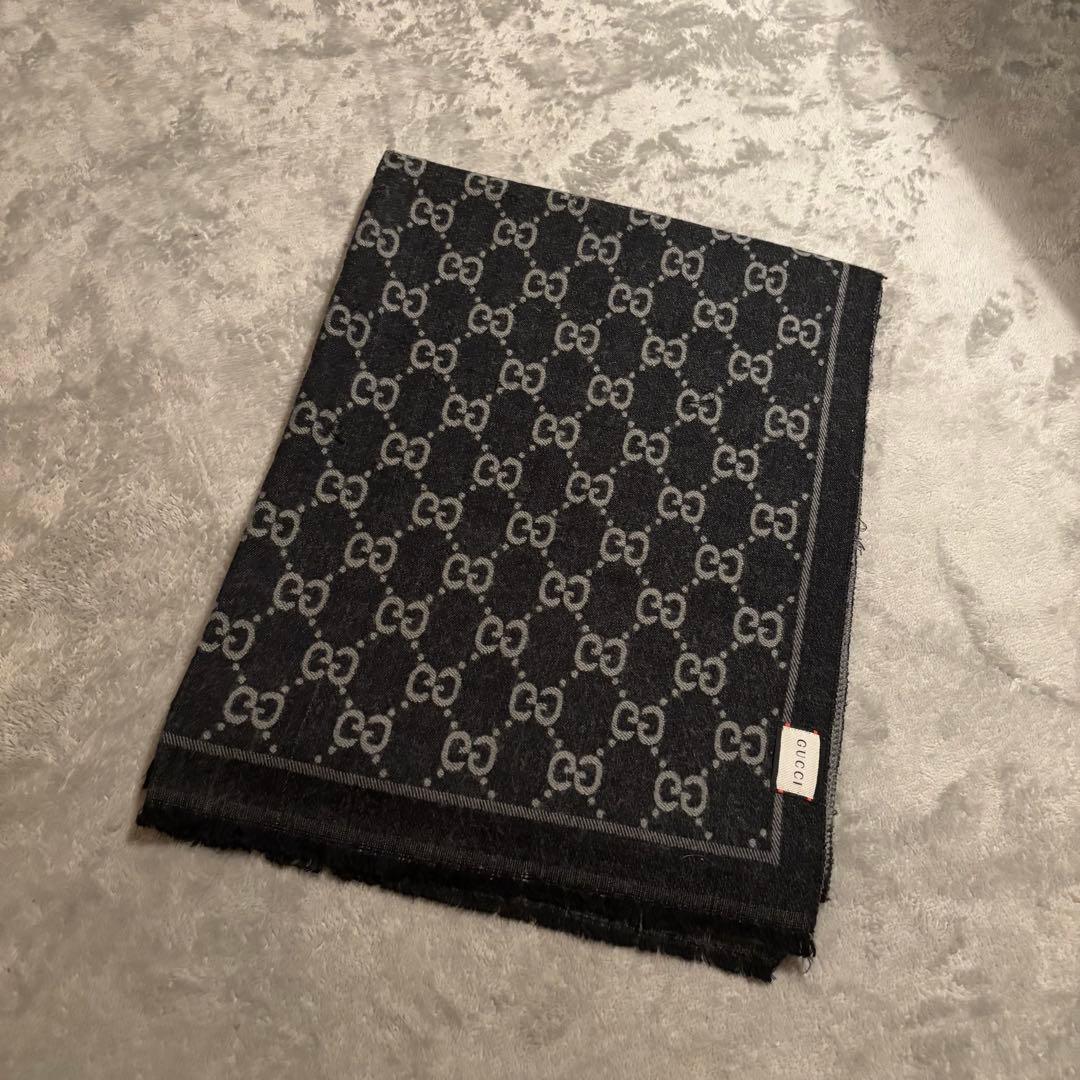 GUCCI ダークグレー ロゴマフラー　ショール
