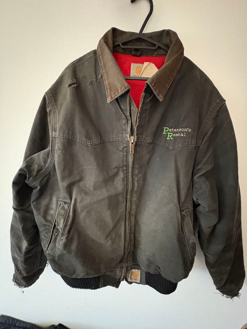 Carhartt 黒いジャンパー