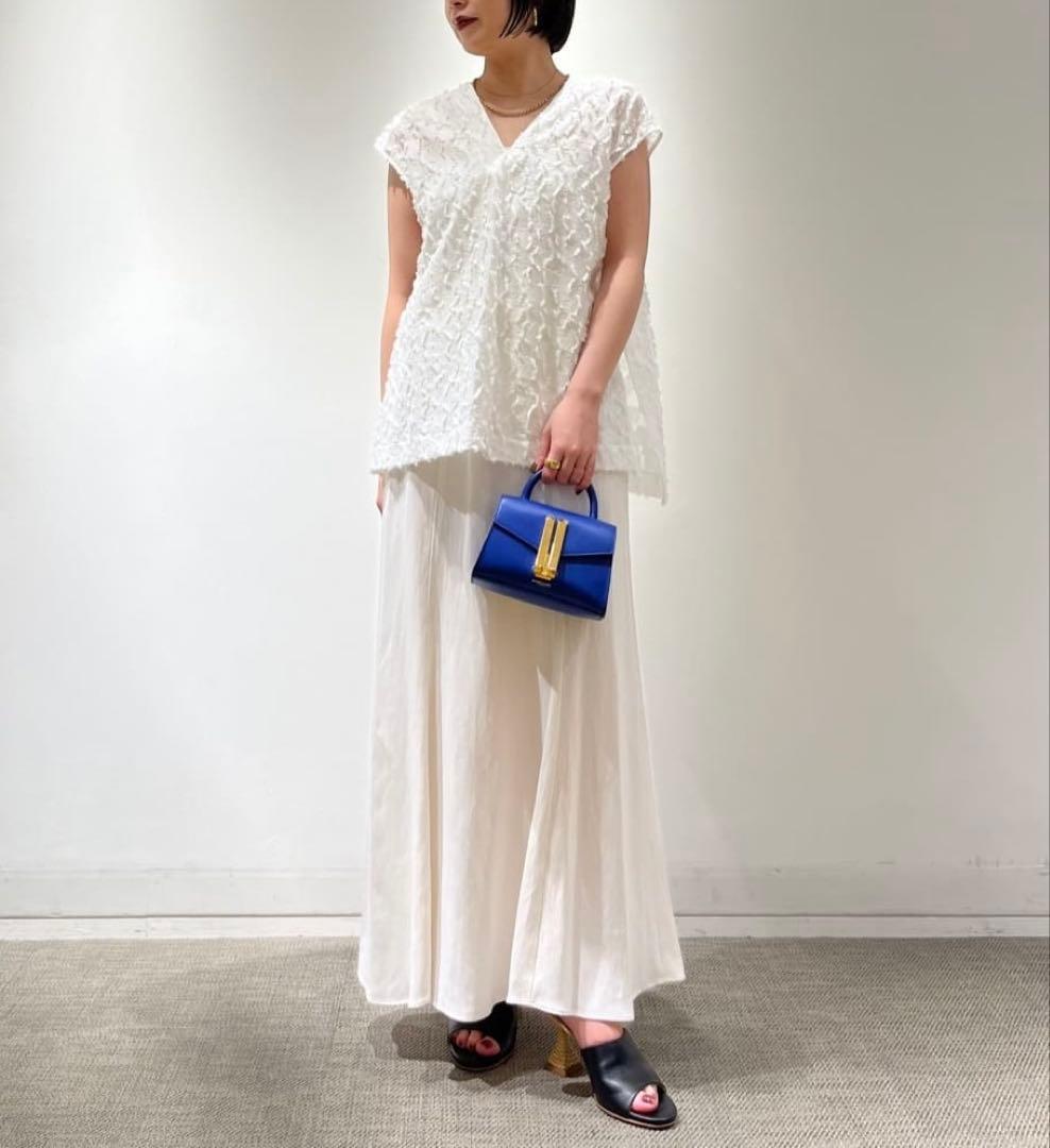 【新品】トゥモローランド・シアーカットジャカード Vネックブラウス