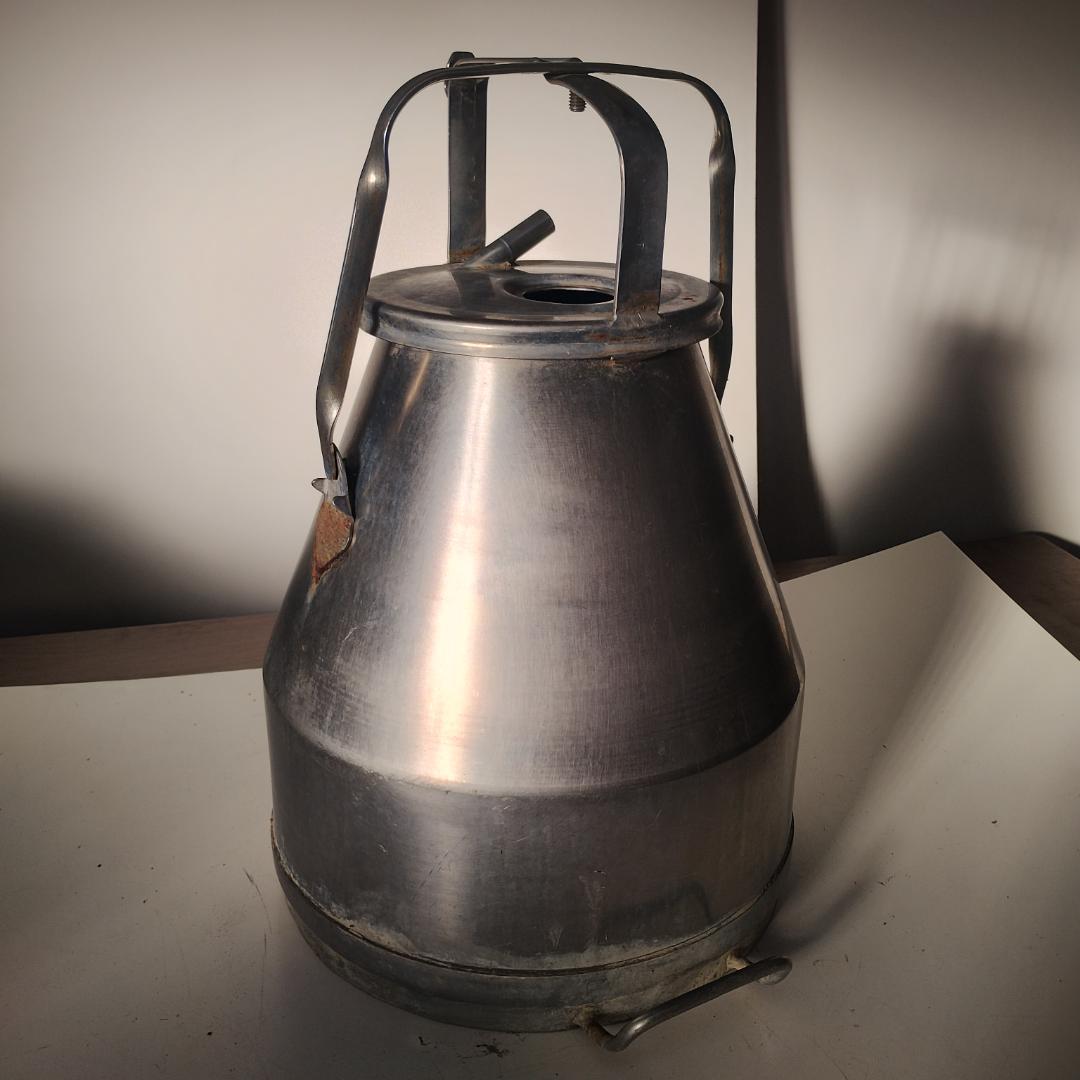 ステンレス製搾乳缶　乳牛