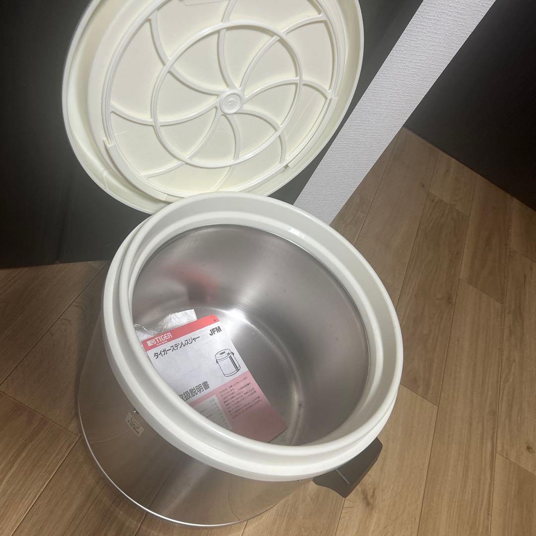 TIGER ステンレス保温ジャー　JFM-570P