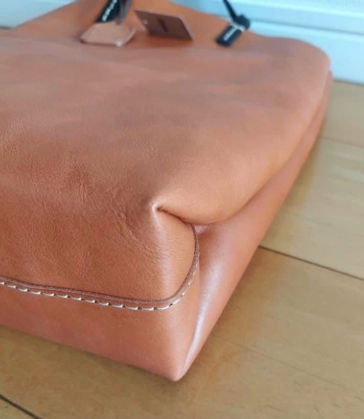 【新品未使用】HERZ ソフト革のトートバッグ・縦型 T-205 キャメル