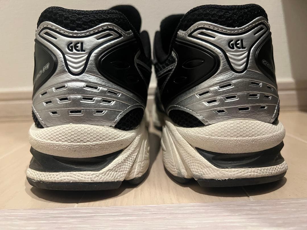 靴 ASICS GEL KAYANO 14