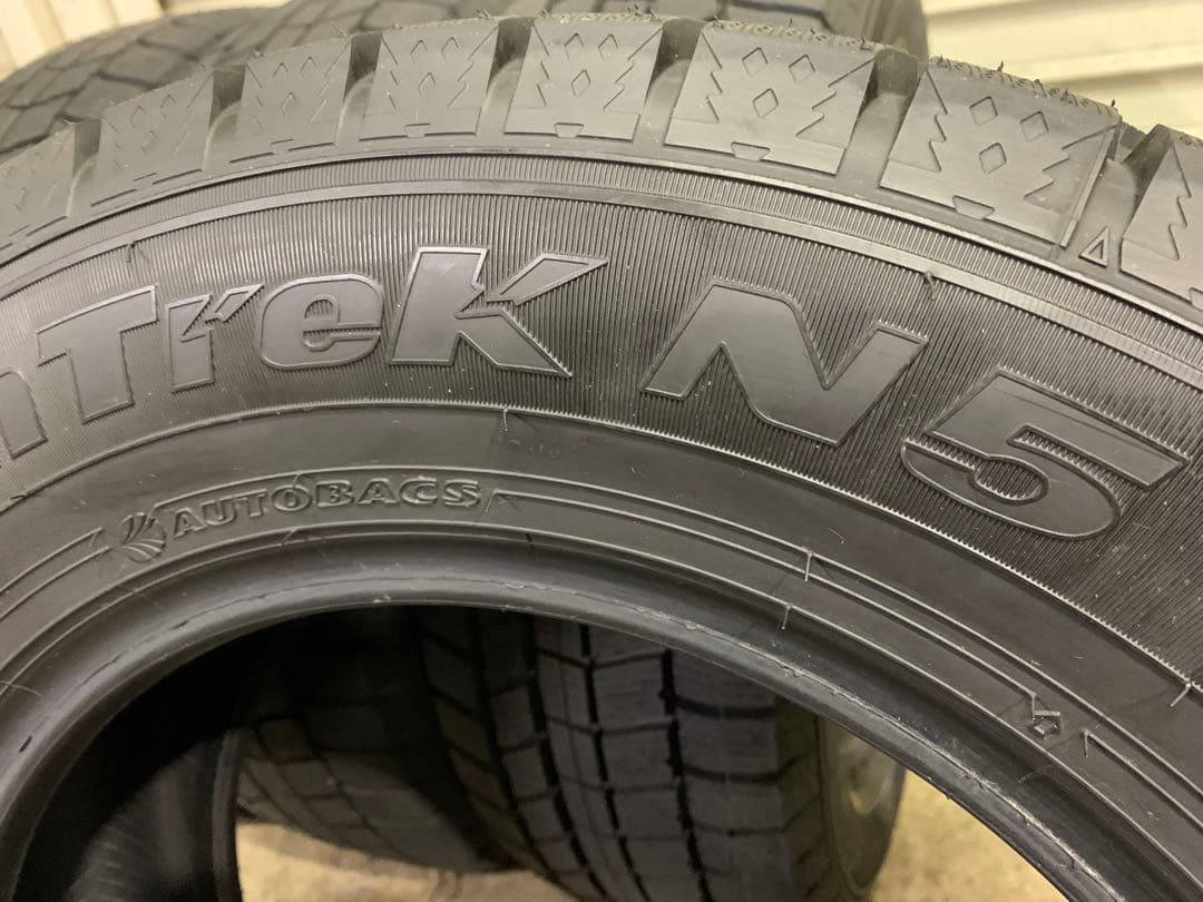 年末年始発送可能　195/65R15 新品同様　プリウス　ノア　ヴォクシー