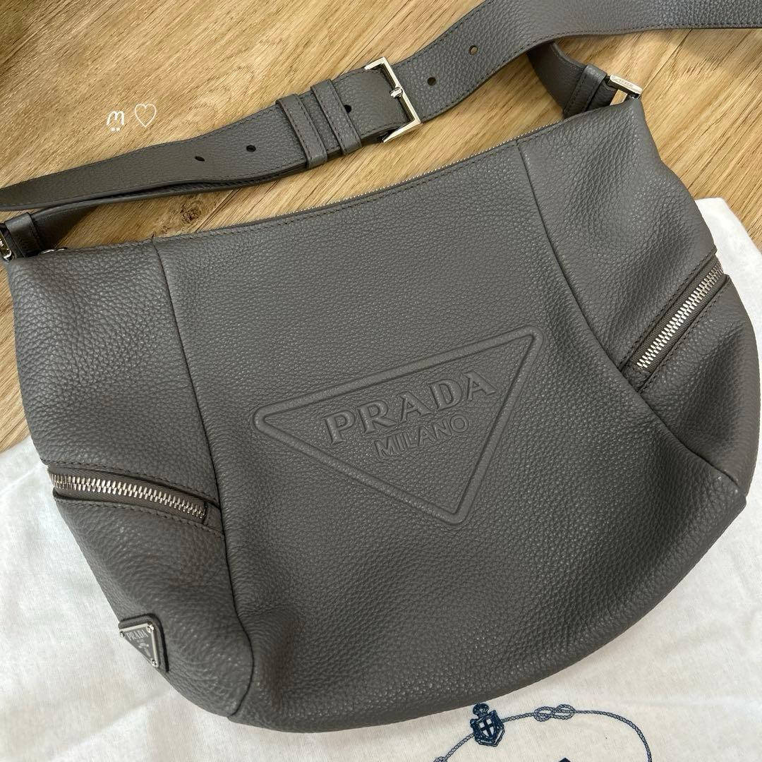 プラダ　ヴィッテロダイノレザーロゴショルダーバッグ　メッセンジャー　2VH165