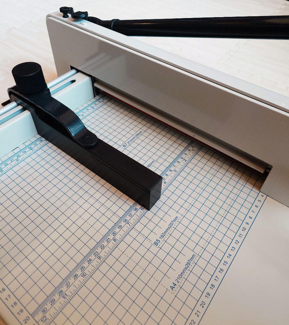 裁断機 A4対応 ペーパーカッター 業務用