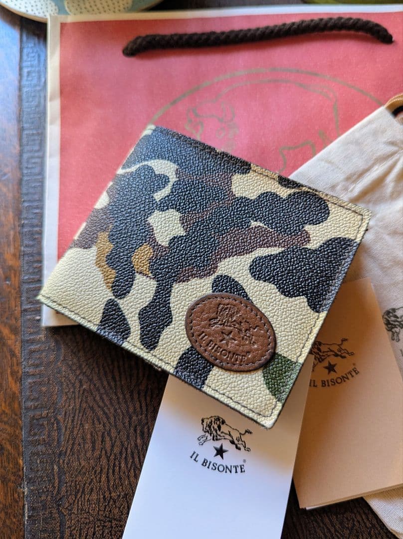 イルビゾンテ 2つ折りコンパクト カモフラ 迷彩 希少 美品 完売品 男女兼用