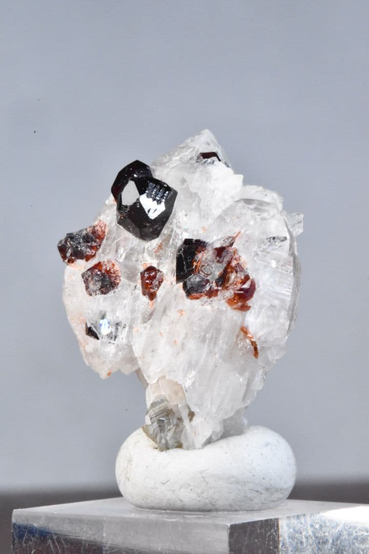 パキスタンスカルドゥ産 ガーネットオンクォーツ