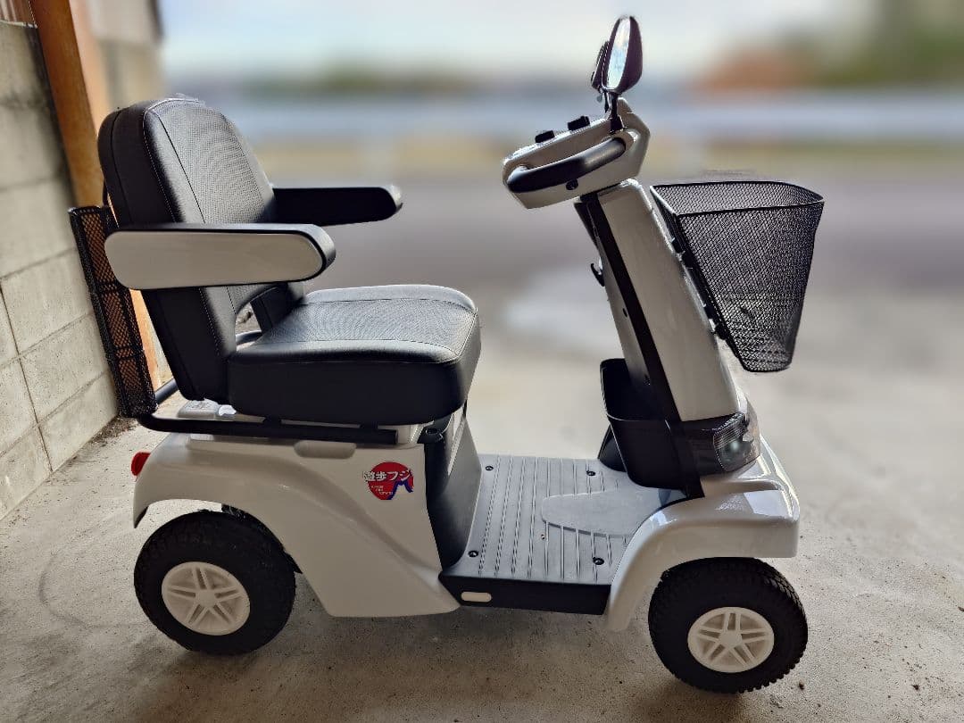 [引取限定] 美品 SERIO セリオ 遊歩フジ セニアカー ホワイト 白