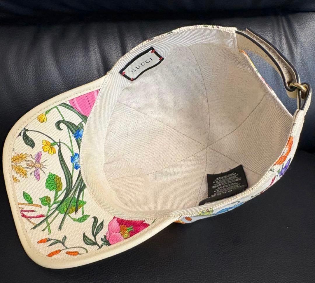GUCCI フラワープリント ベースボールキャップ