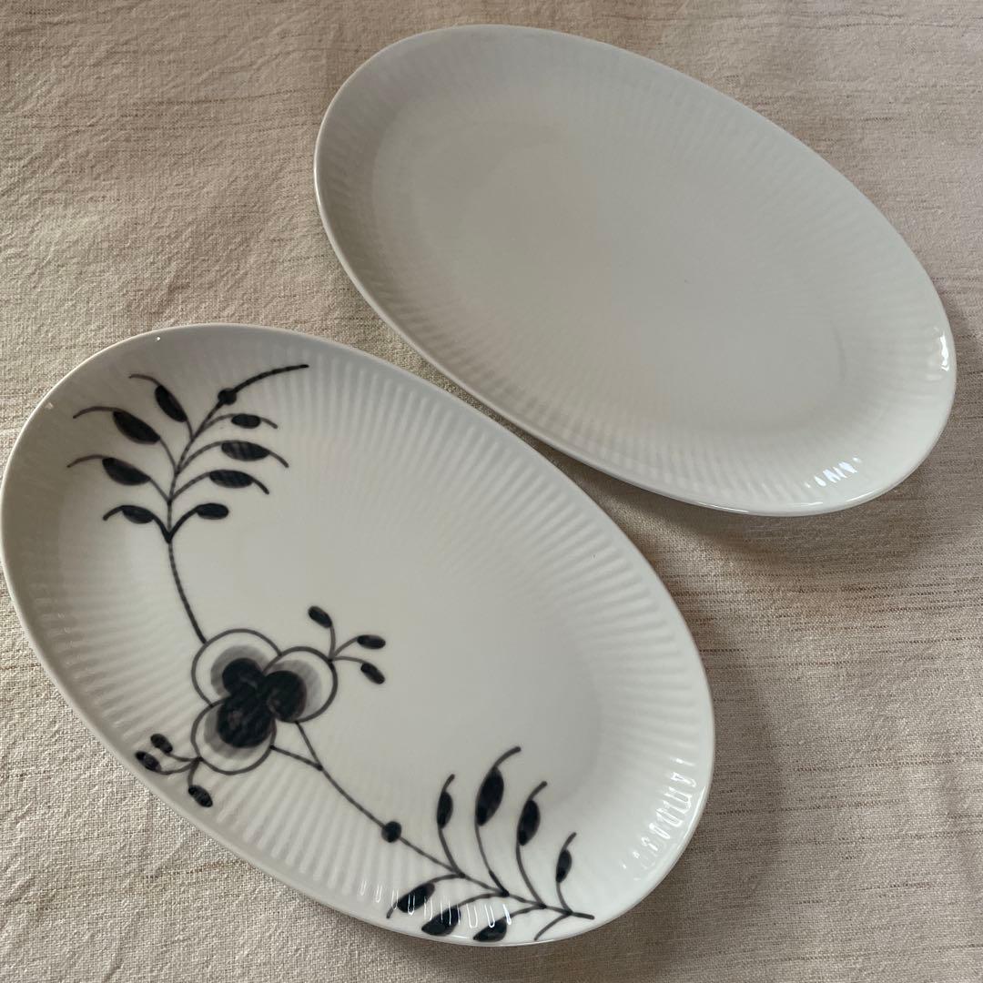 ロイヤルコペンハーゲン356 ブラックフルーテッド　ホワイト　オーバル2枚セット