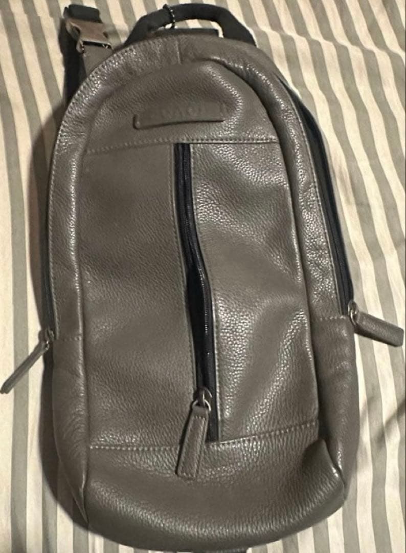 【★miemo☆】未使用近いコーチCOACH ボディーバッグ革カーキグレー