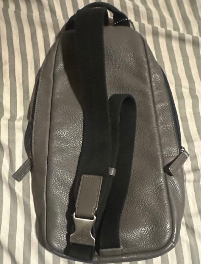 【★miemo☆】未使用近いコーチCOACH ボディーバッグ革カーキグレー