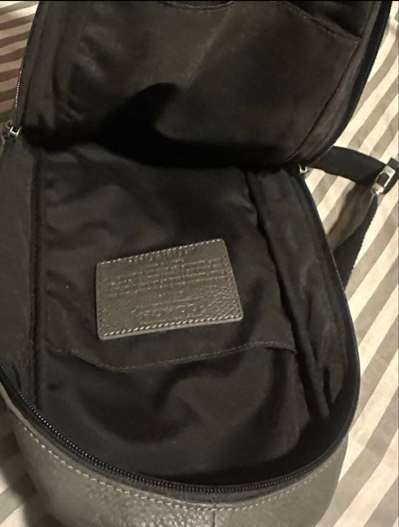 【★miemo☆】未使用近いコーチCOACH ボディーバッグ革カーキグレー