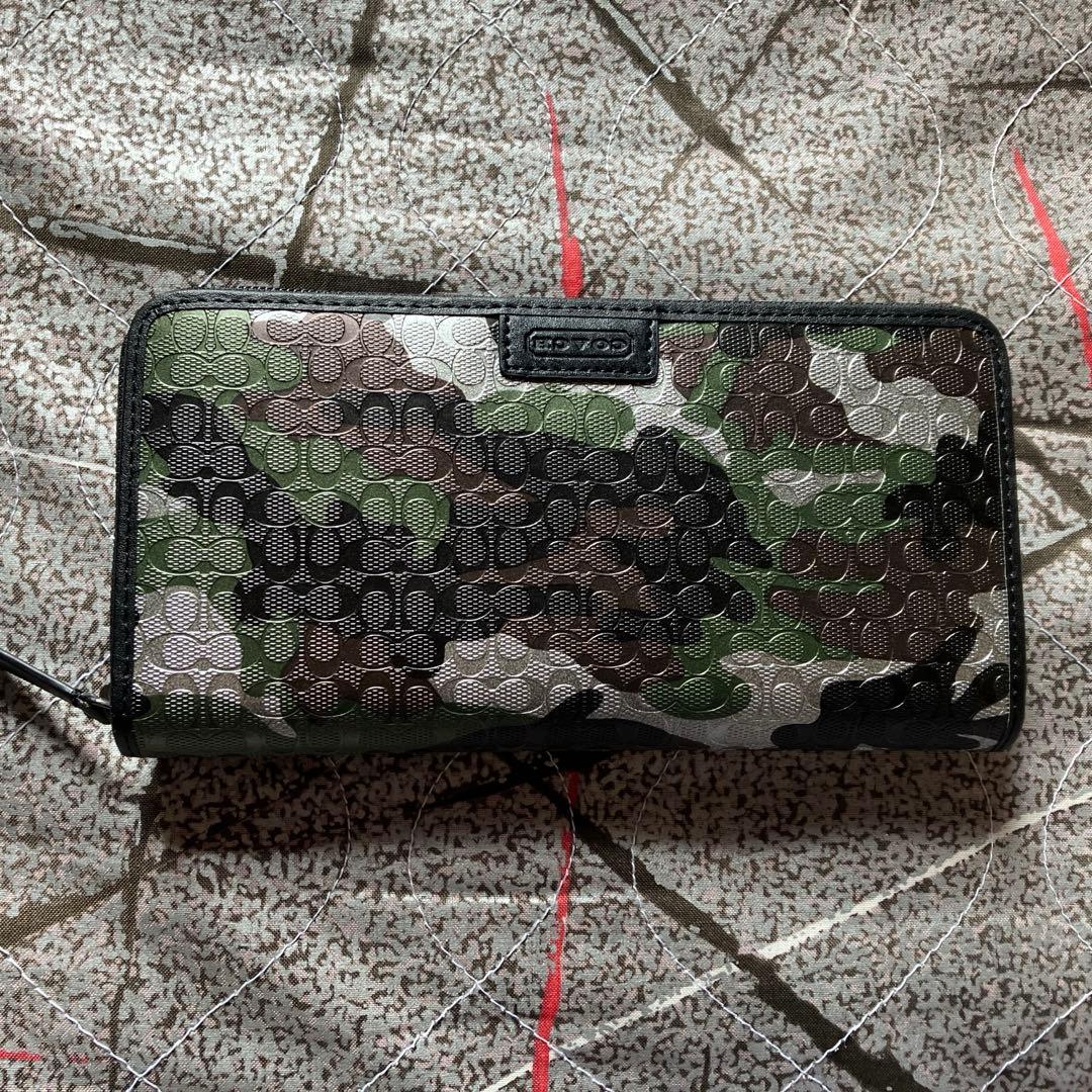 coach メンズ　迷彩柄 ラウンドファスナー長財布