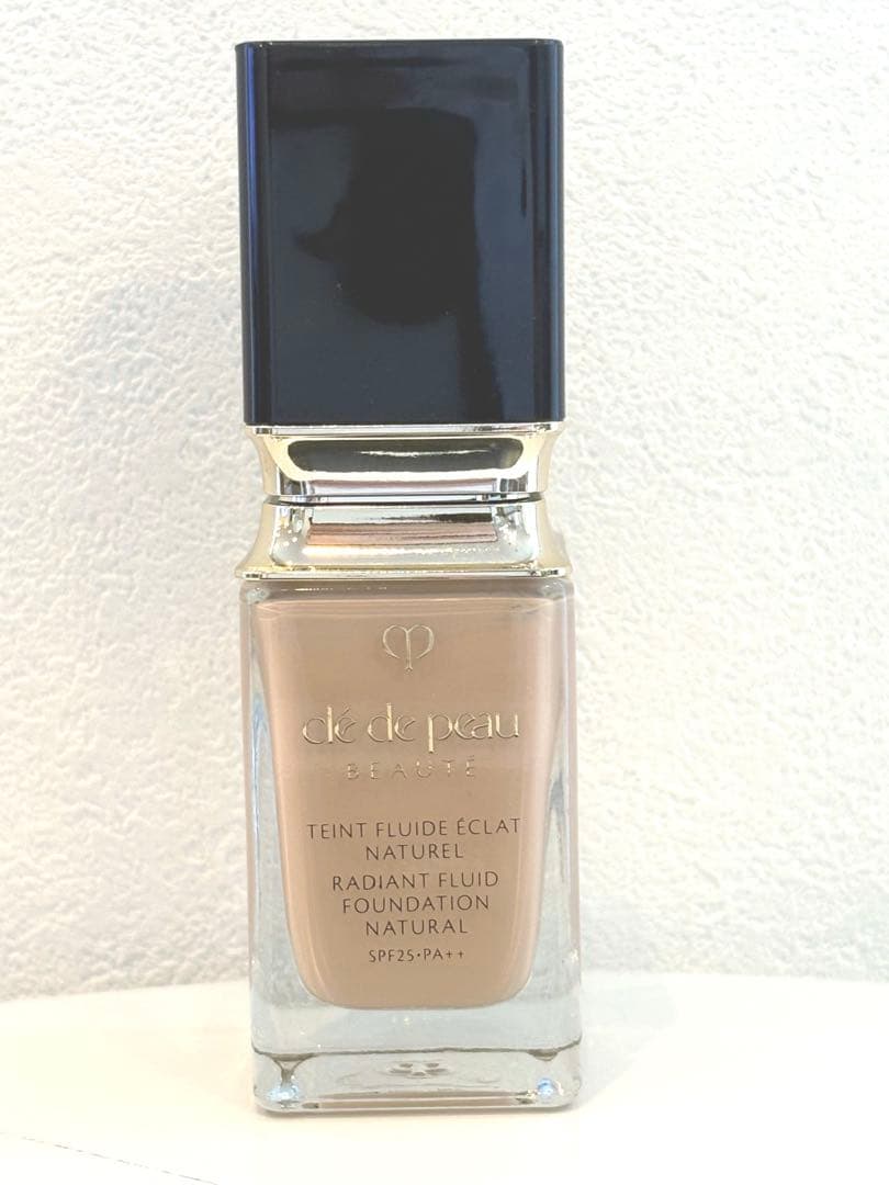 資生堂 クレドポー タンフリュイドエクラ ナチュレル ファンデ オークル20