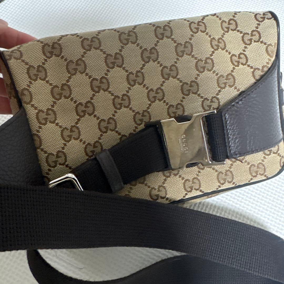 GUCCI ボディバッグGG