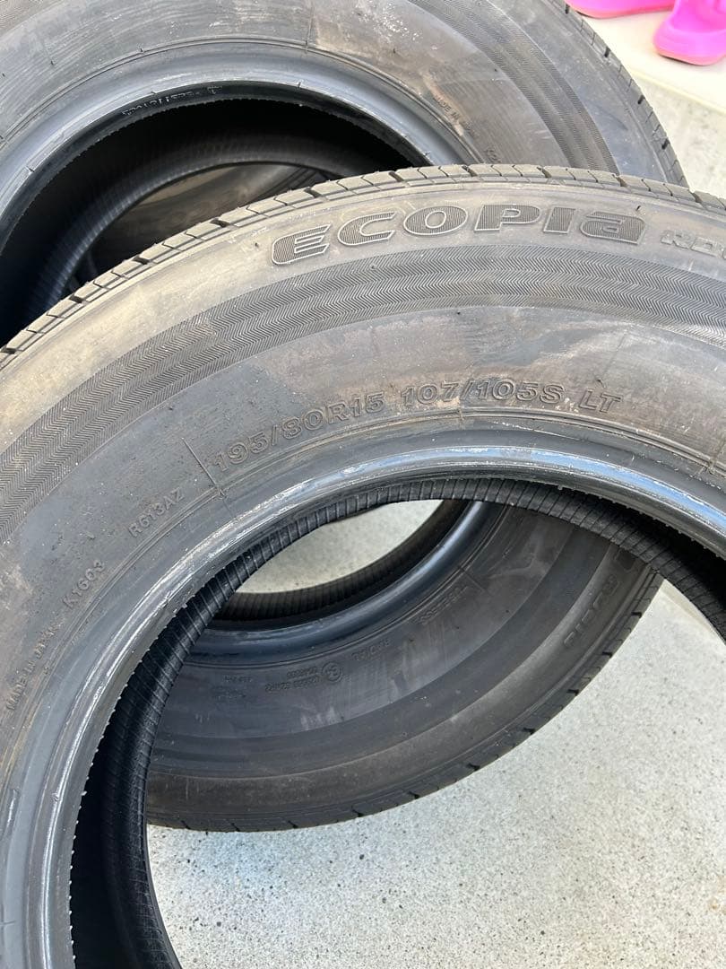 ハイエース15インチ 新車外し4本　2025年製造