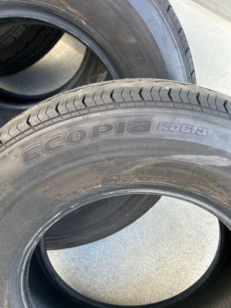 ハイエース15インチ 新車外し4本　2025年製造