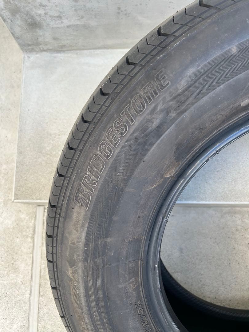 ハイエース15インチ 新車外し4本　2025年製造