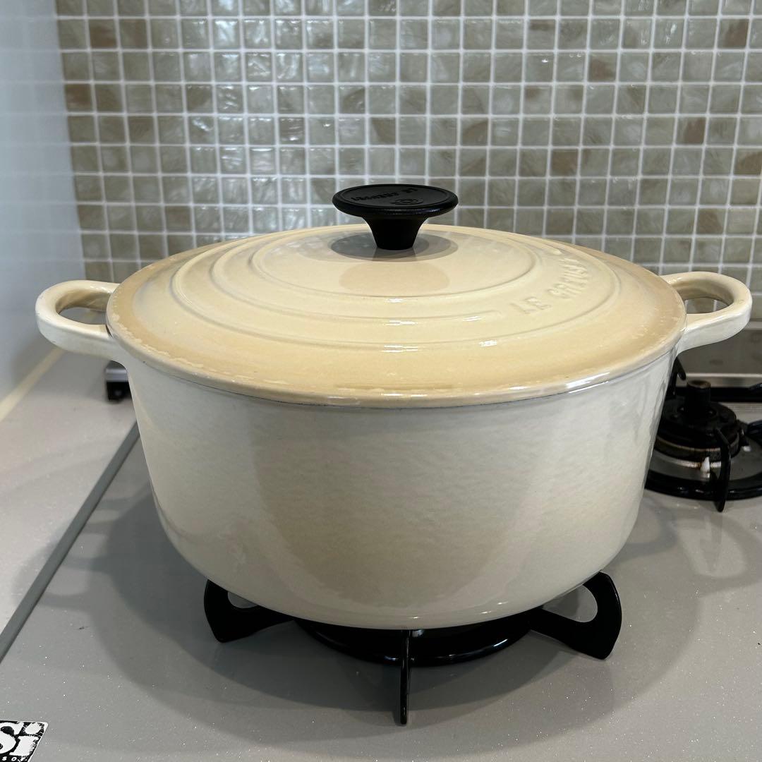 ルクルーゼ　鍋　ココットロンド　24センチ　デューン　(廃盤色)