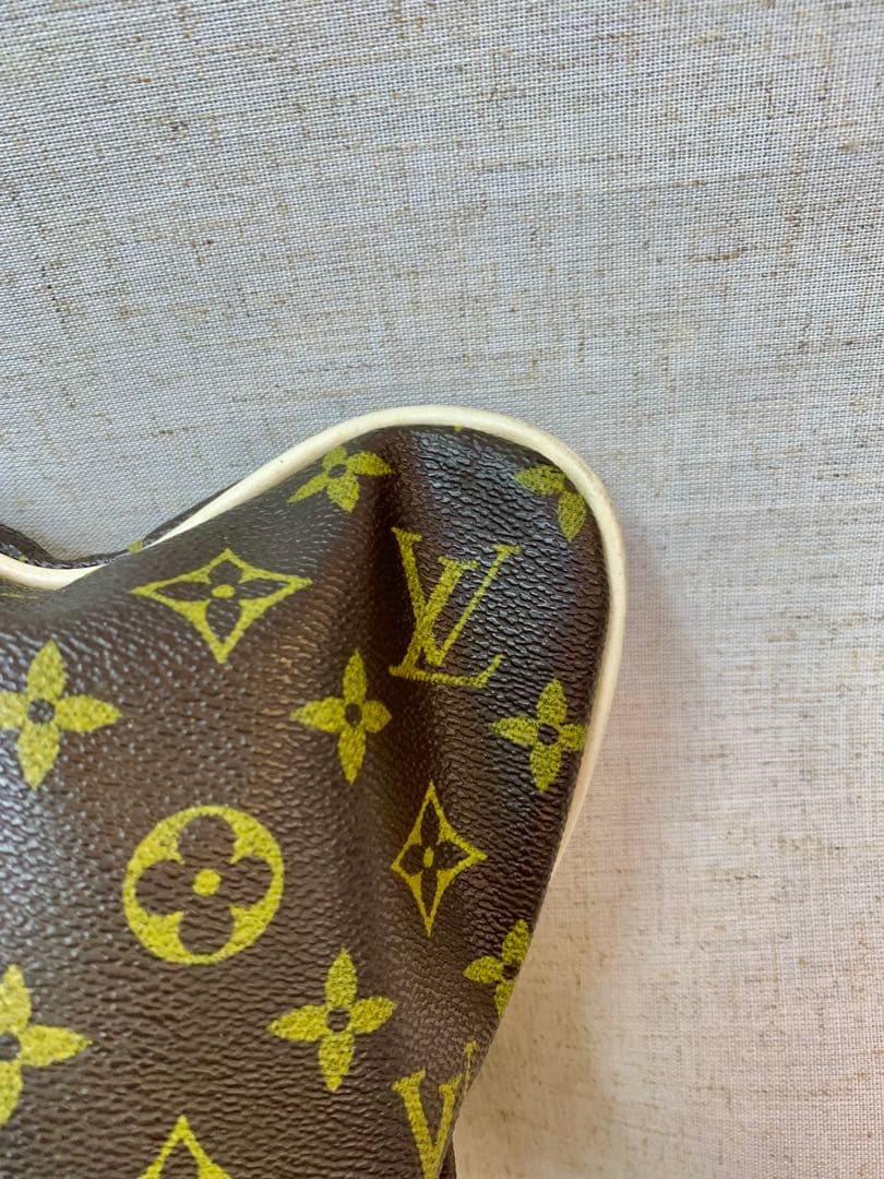 ルイヴィトン　クッション