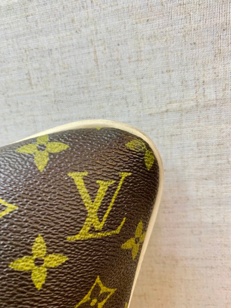 ルイヴィトン　クッション