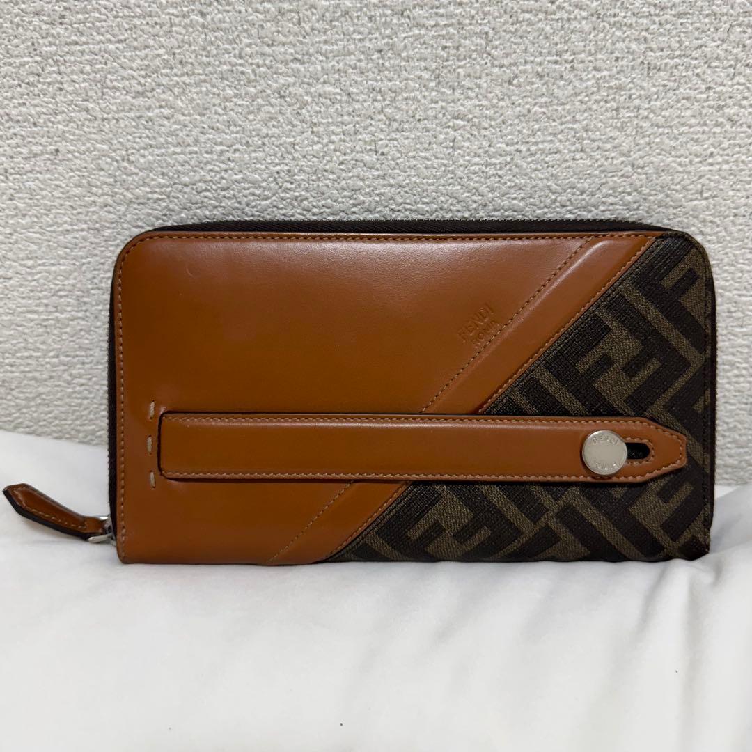 【残り1点】 超美品✨ FENDI フェンディ ズッカ柄 トラベルウォレット