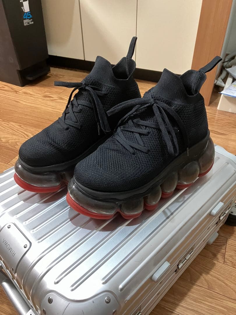 グラウンズ　黒 ハイカット スニーカー メッシュ