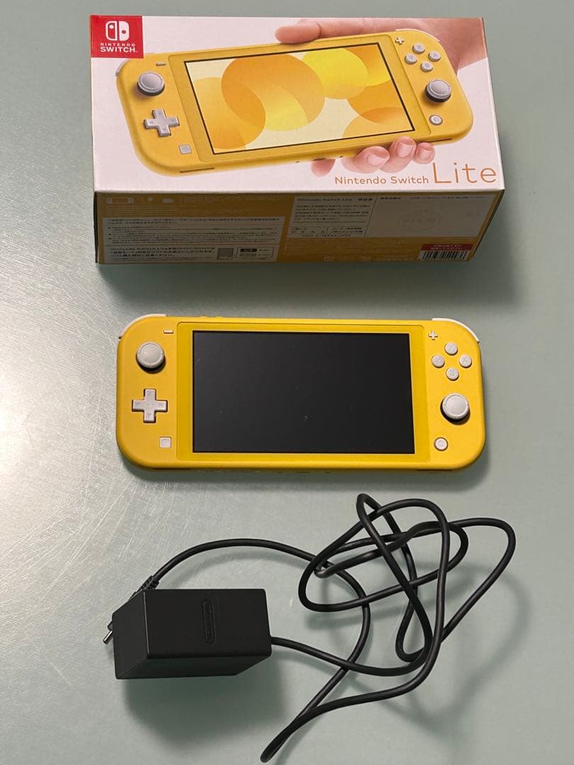 Nintendo Switch Lite イエロー 中古　ACアダプター付属あり