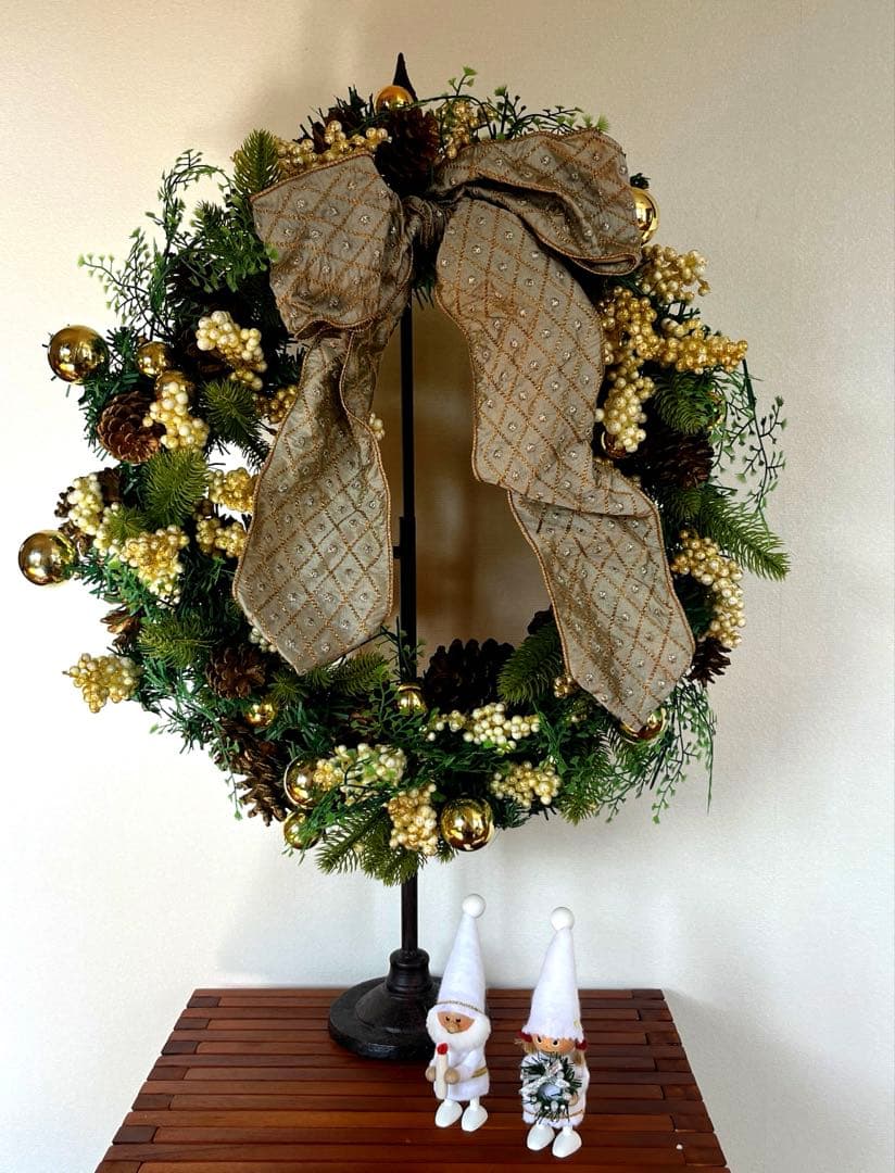 クリスマスリース ゴールドリボン 松ぼっくり