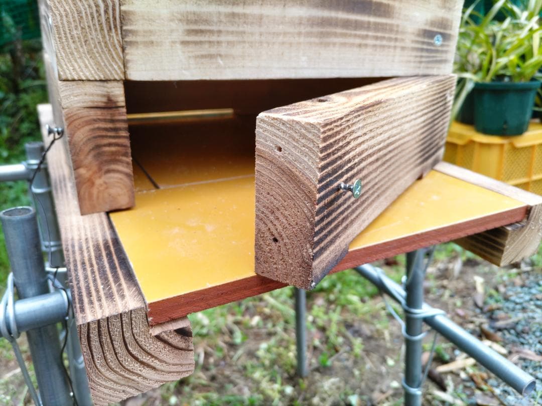 日本蜜蜂 重箱式巣箱4段 スライド底板 t付巣門台座　スノコ付き　セット割有