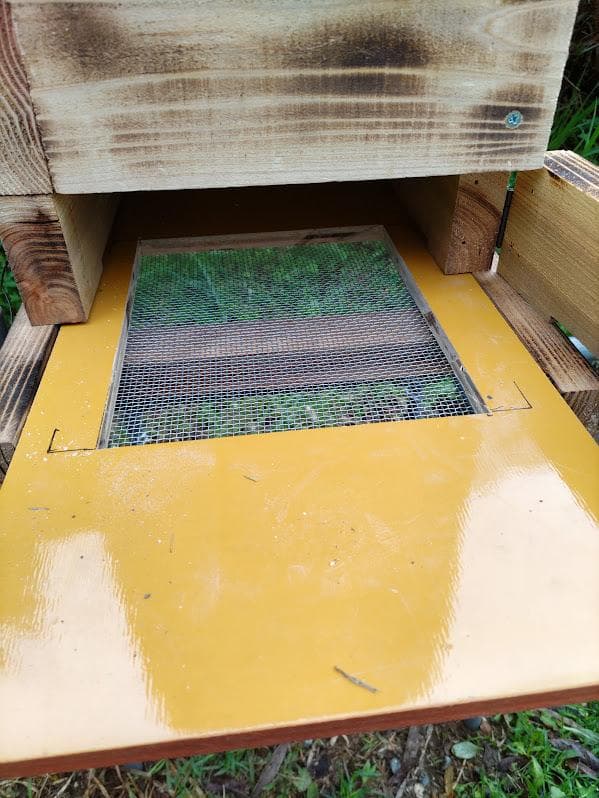 日本蜜蜂 重箱式巣箱4段 スライド底板 t付巣門台座　スノコ付き　セット割有