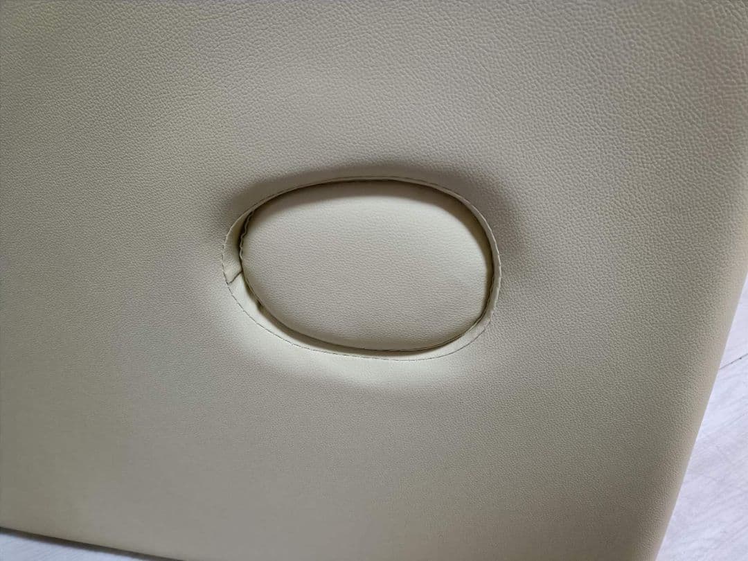 美品　有孔　施術ベッド 折りたたみベッド セブンビューティー　カバー付き