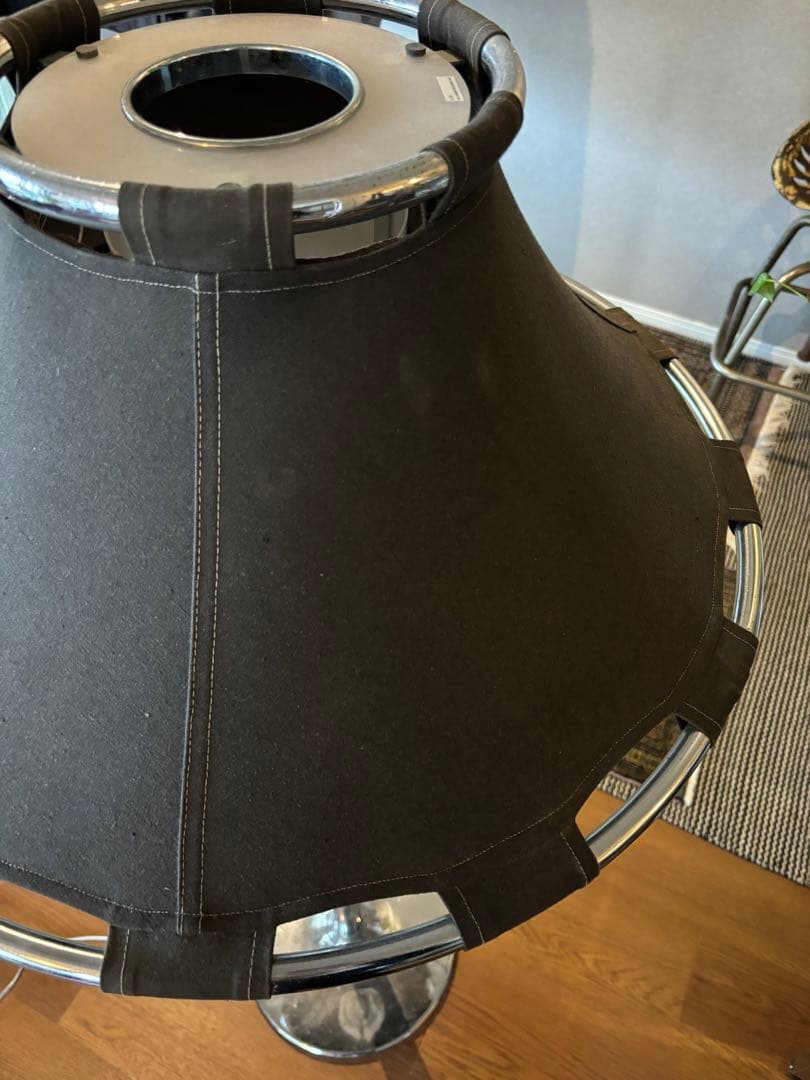 Anna Ehrner （アンナ・エーネル）クロームのフロアランプ