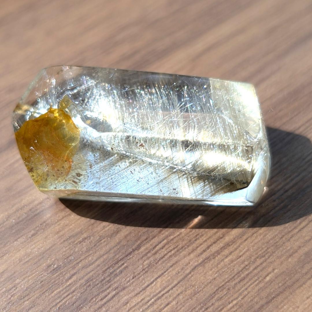 プラチナルチル 六角形カット オーロラ入ブルッカイト 奇跡の結晶 経営者のお守り