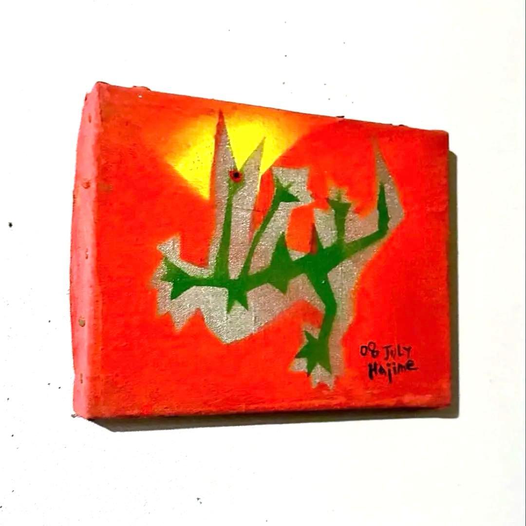 そのまま飾れる　抽象画　F0号　アクリル画　トカゲモチーフ　現代アート　オレンジ