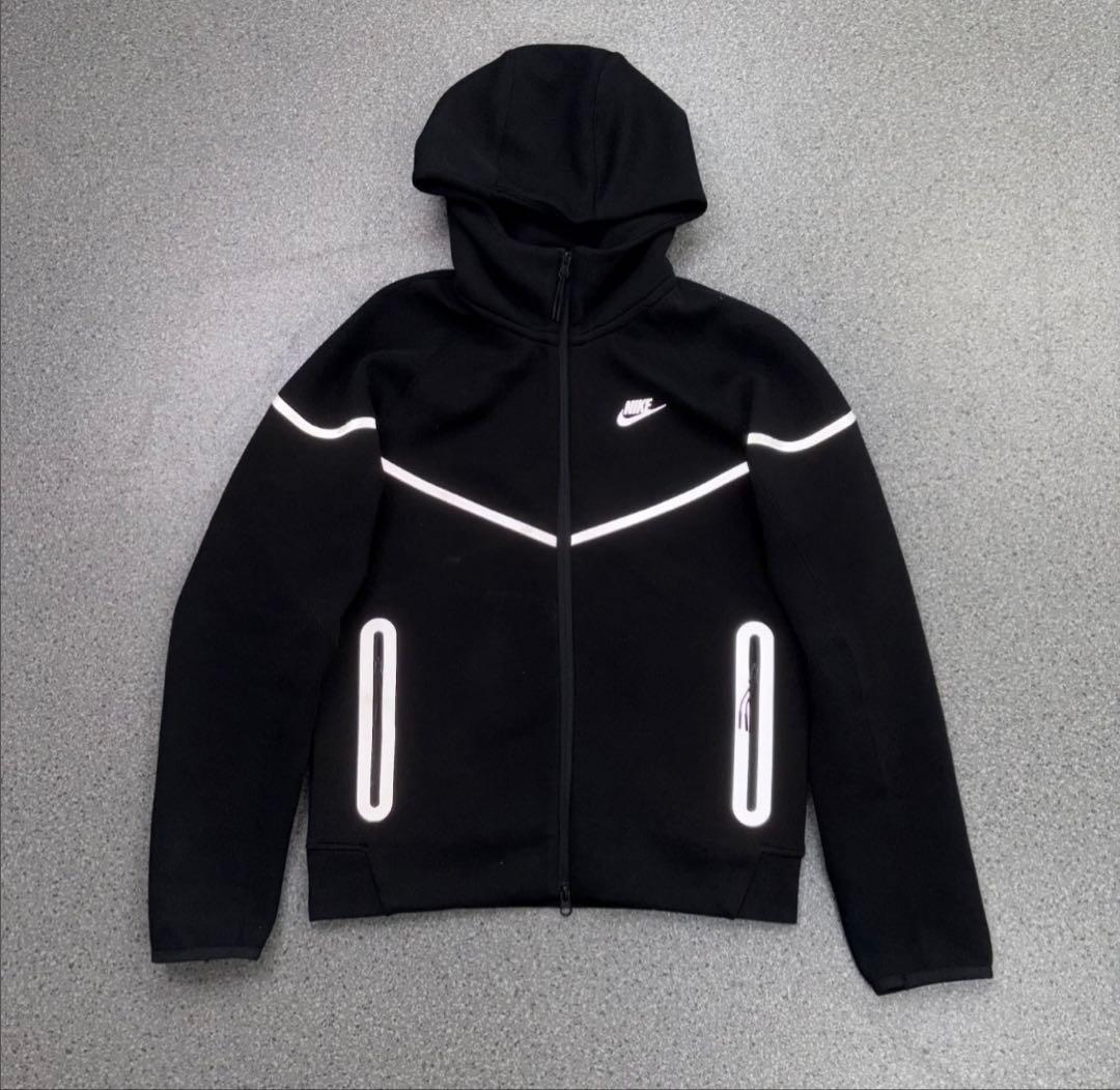 NIKE反射テックフリース上
