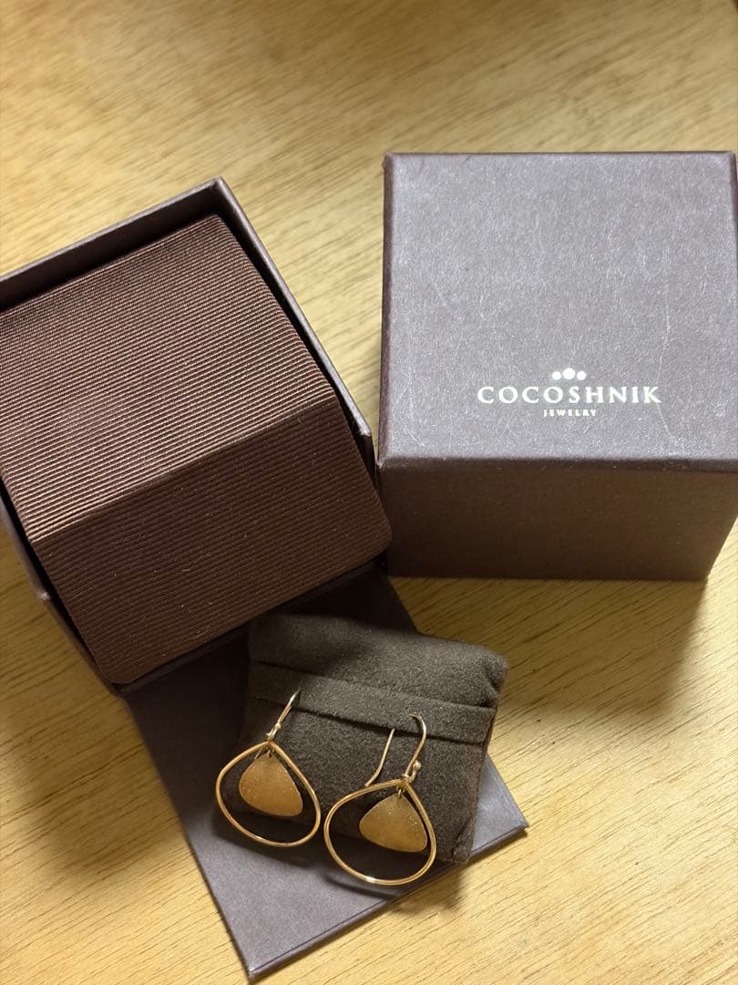 COCOSHNIK ゴールド ドロップ型ピアス