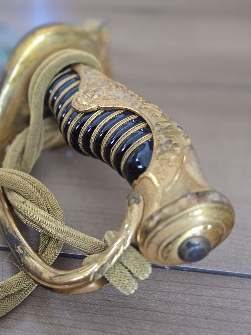 日本陸軍　実物　美品　将校サーベル/模造刀身入り　刀緒付き
